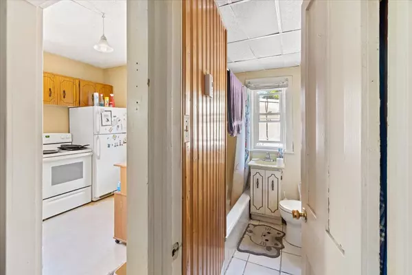 Prince Edward County, ON K0K 2T0,5-7 Chapel ST