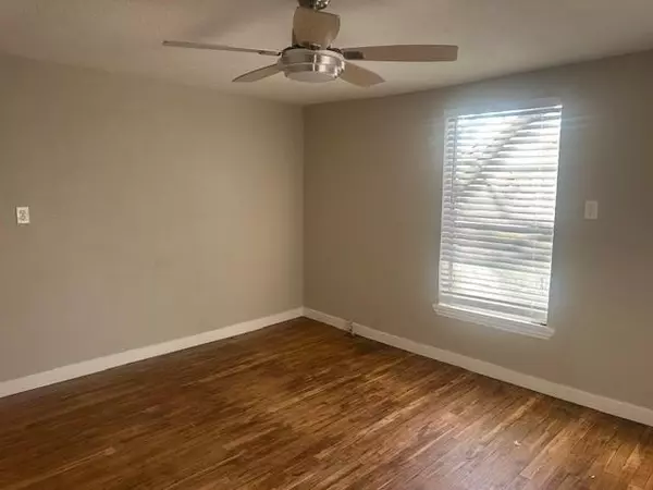 Collinsville, TX 76233,532A W Hughes Street