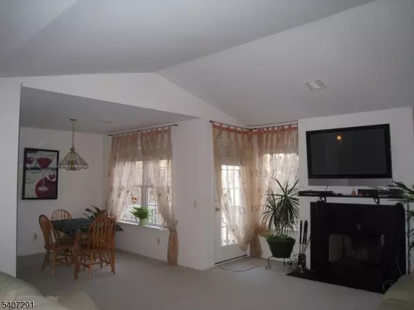 Clifton City, NJ 07014,11 Evergreen Dr #64