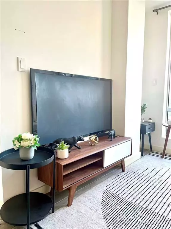 Brooklyn, NY 11220,869 57th ST #205