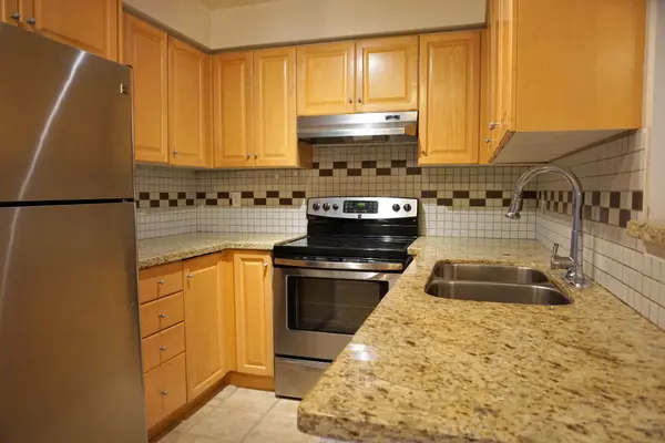 Toronto C07, ON M2N 6Z6,23 Lorraine DR #907