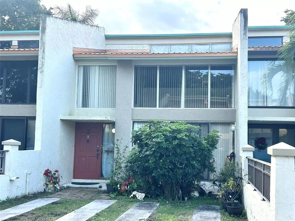 Plantation, FL 33324,750 E Coco Plum Cir #2