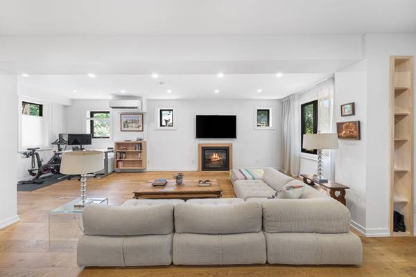 115 Robinson ST, Toronto C01, ON M6J 1M1