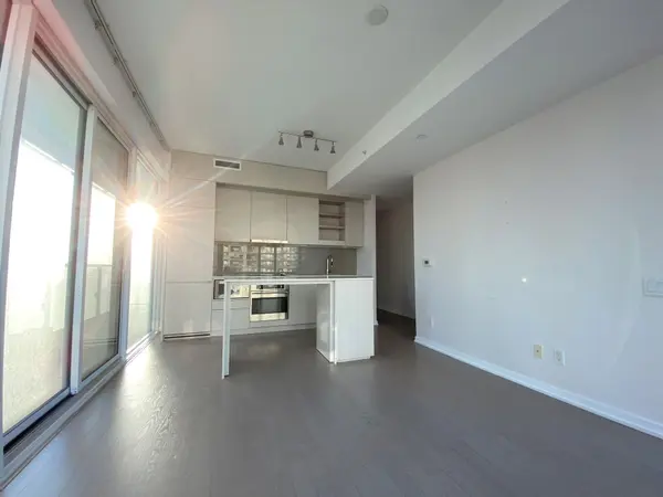 Toronto C01, ON M5V 0G6,101 Peter ST #1706