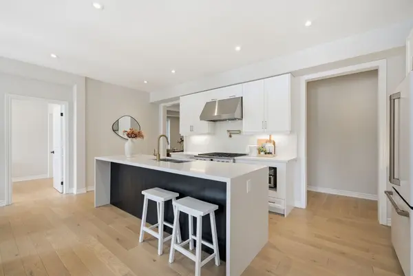 Whitby, ON L1P 0L1,44 Priory DR