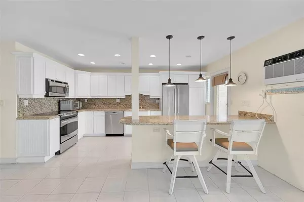 1110 N Riverside Dr #14, Pompano Beach, FL 33062