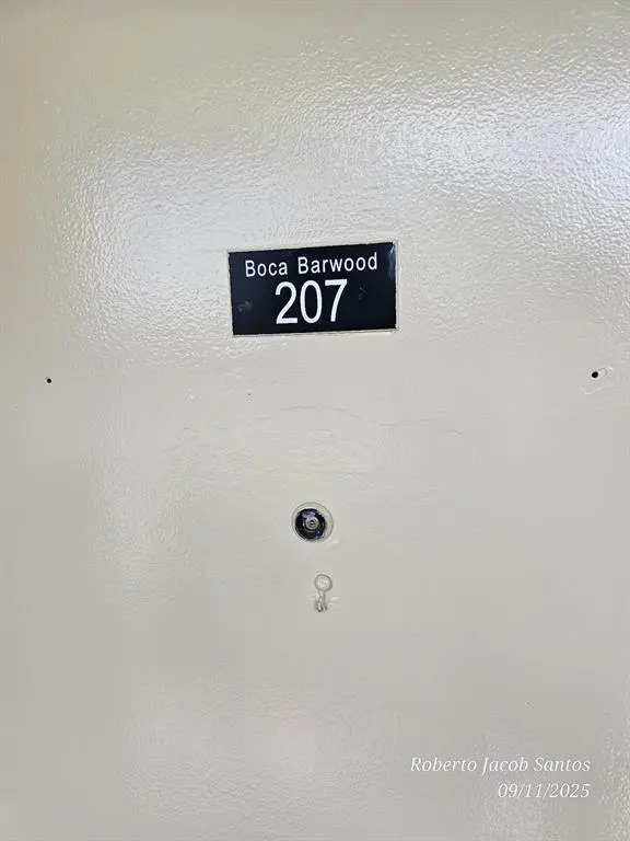 Boca Raton, FL 33428,23305 Barwood Ln #207