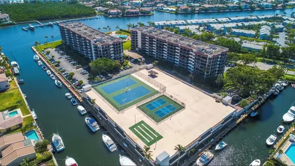 Boca Raton, FL 33487,859 Jeffery St #214