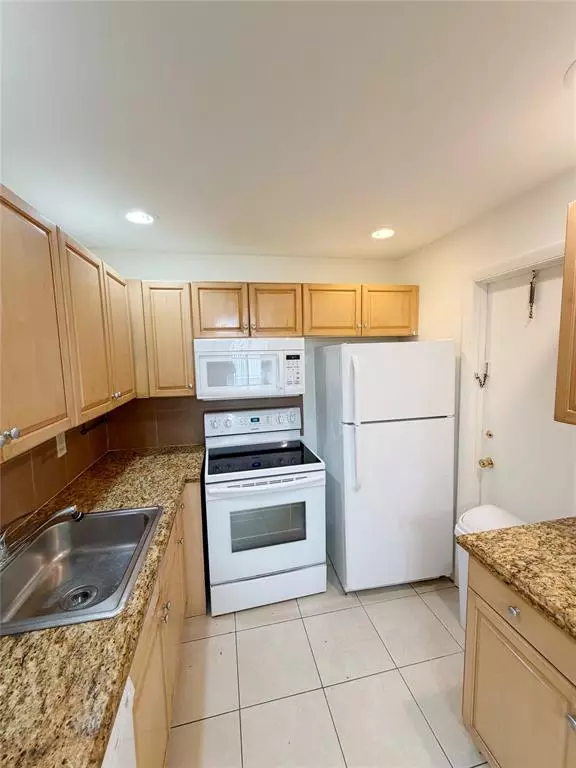 Boca Raton, FL 33486,640 NW 13th St #26