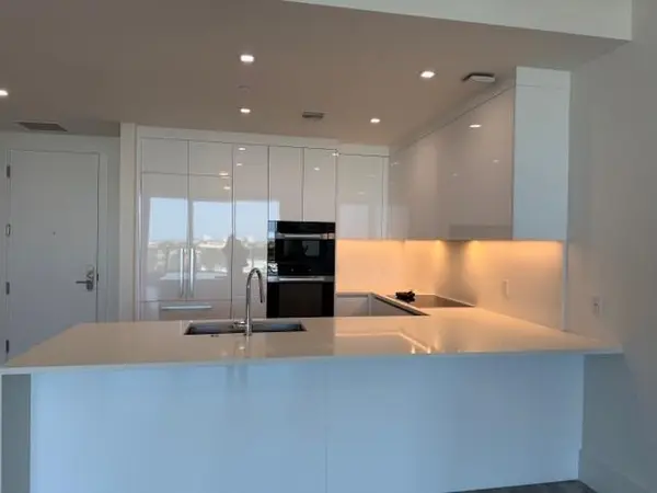 West Palm Beach, FL 33403,220 Lake Shore Dr #717