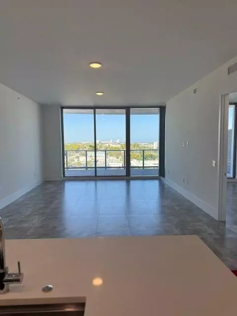 West Palm Beach, FL 33403,220 Lake Shore Dr #717