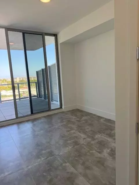 West Palm Beach, FL 33403,220 Lake Shore Dr #717