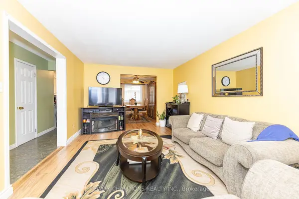 3525 Brandon Gate DR #17, Mississauga, ON L4T 3M3