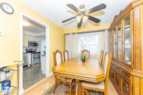 3525 Brandon Gate DR #17, Mississauga, ON L4T 3M3