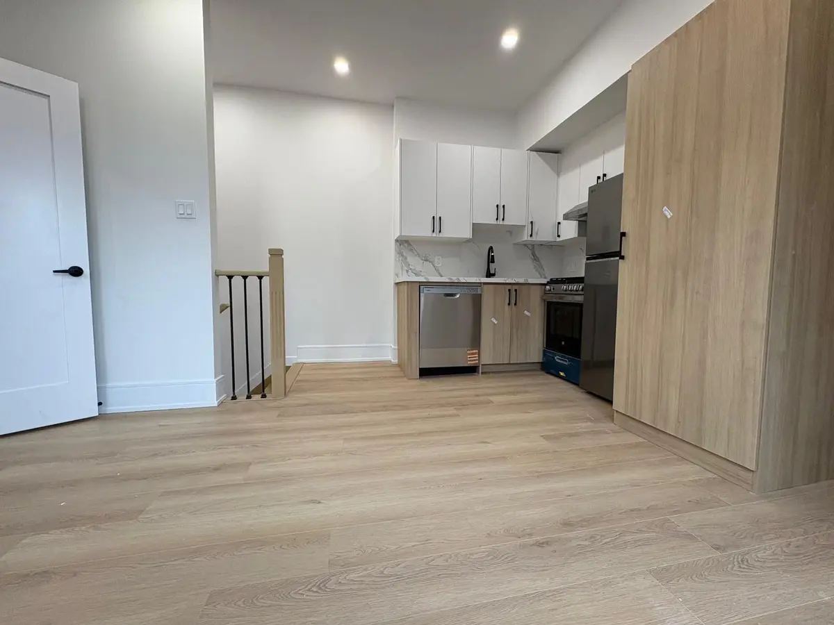 Toronto W01, ON M6K 2V9,70 Lansdowne AVE #3