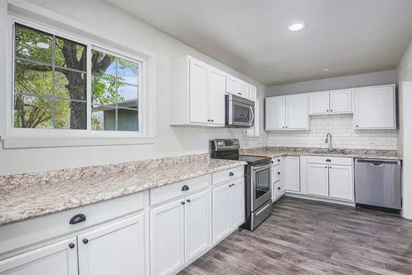 Azle, TX 76020,233 Victoria Avenue