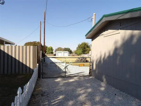 Red Oak, TX 75154,814 Preston Road