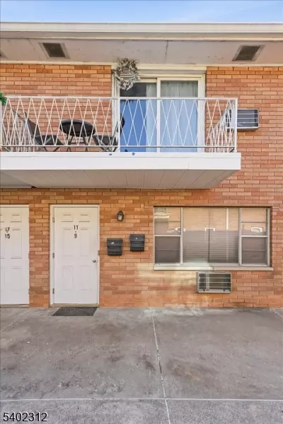 Ridgefield Park Village, NJ 07660,435 Teaneck Rd #11