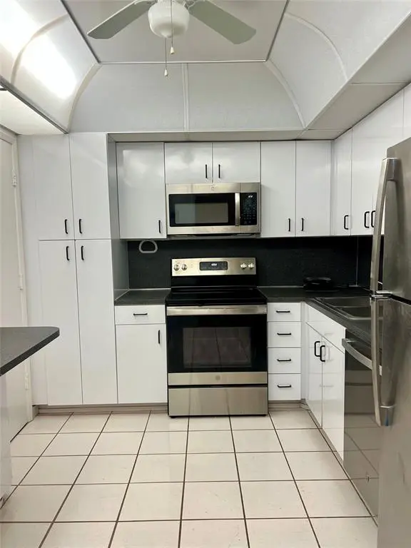 Miami Beach, FL 33140,5005 Collins Ave #1210