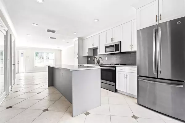 Deerfield Beach, FL 33441,1917 NE 3rd St #113