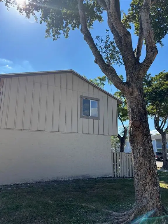 Lauderhill, FL 33313,2218 NW 58th Ave #27A