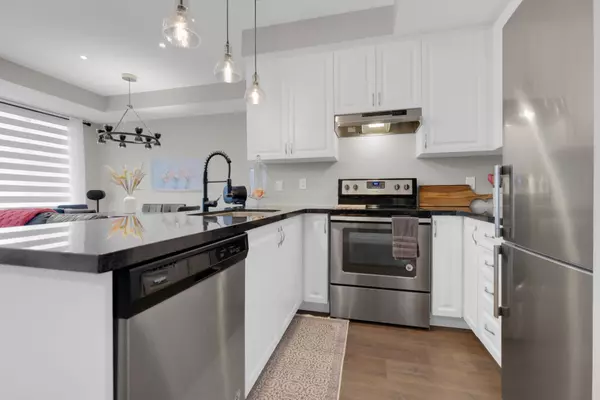 Aurora, ON L4G 3G5,600 Alex Gardner CIR #112