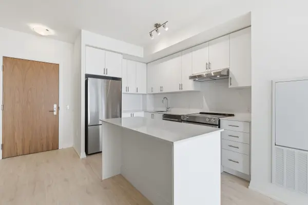 Vaughan, ON L4K 2M9,27 Korda Gate #610