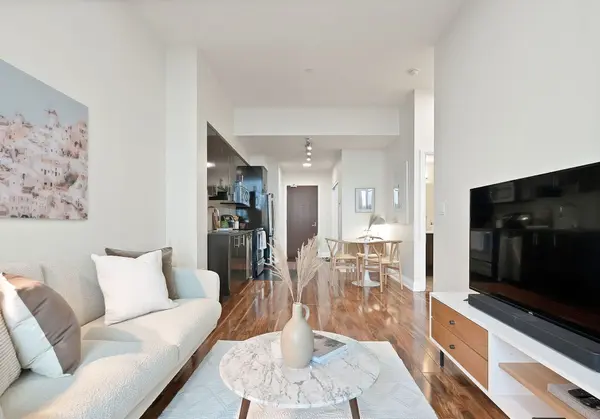 Markham, ON L3T 0C5,7171 Yonge ST #303