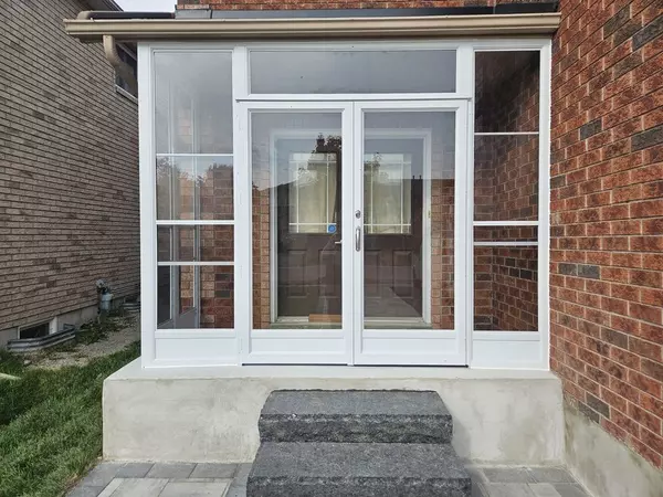 Barrie, ON L4M 7J8,28 Coronation Pkwy