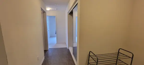 Brampton, ON L7A 0A1,54 Sky Harbour DR #304