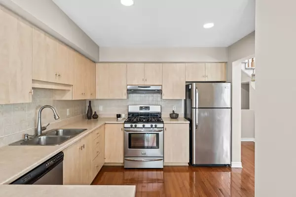 Barrhaven, ON K2J 5E8,20 Fieldberry Private