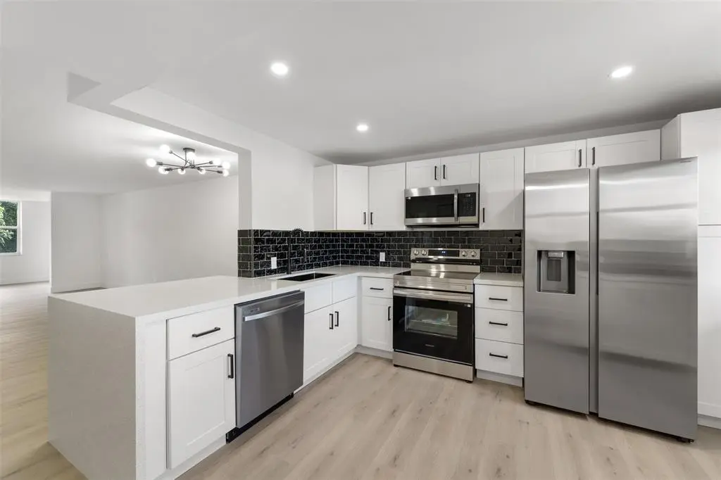 Miami, FL 33179,441 NE 195th St #302