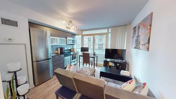 Toronto C01, ON M6J 0C7,36 LISGAR ST #726