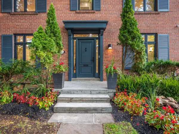 Toronto C12, ON M4N 1R1,137 Cheltenham AVE