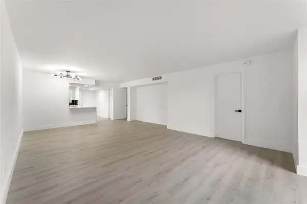 Miami, FL 33179,441 NE 195th St #302