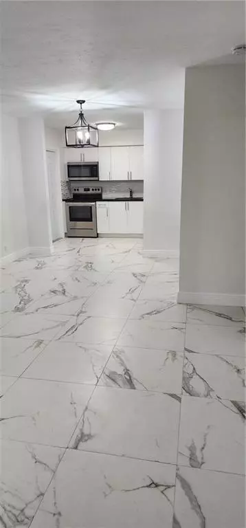 Hallandale Beach, FL 33009,900 SW 11th St #3