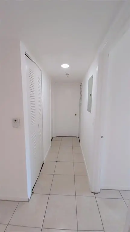 Hollywood, FL 33021,3640 N 56th Ave #412