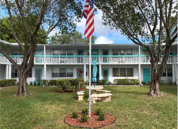 Deerfield Beach, FL 33442,295 Newport T #295