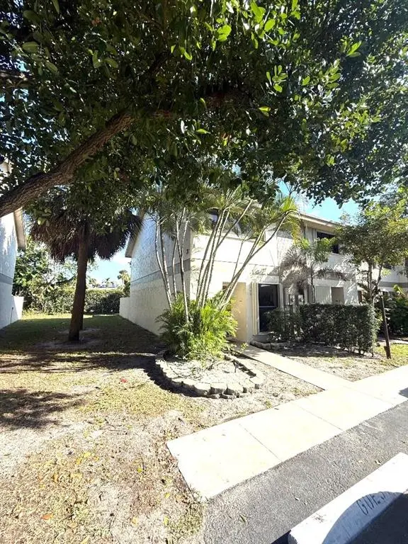 Oakland Park, FL 33309,3070 S Oakland Forest Dr #306