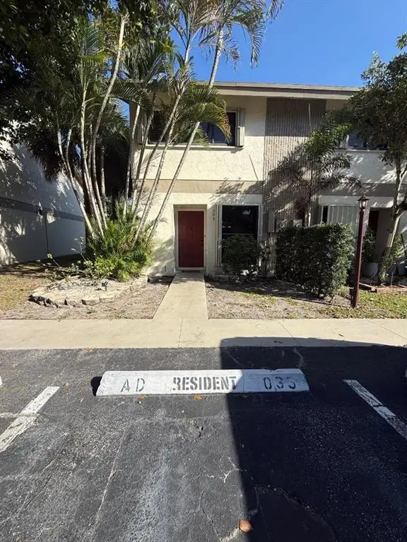 Oakland Park, FL 33309,3070 S Oakland Forest Dr #306