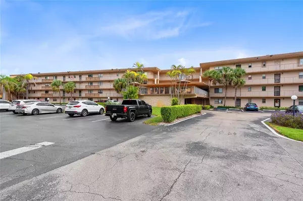 9300 SW 8th St #422, Boca Raton, FL 33428