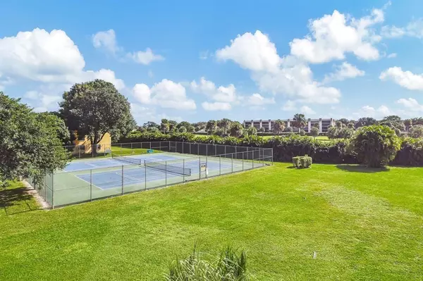 Boca Raton, FL 33428,9300 SW 8th St #422