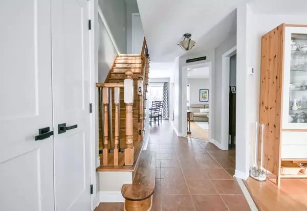 Barrie, ON L4M 7H9,47 Maple Crown TER