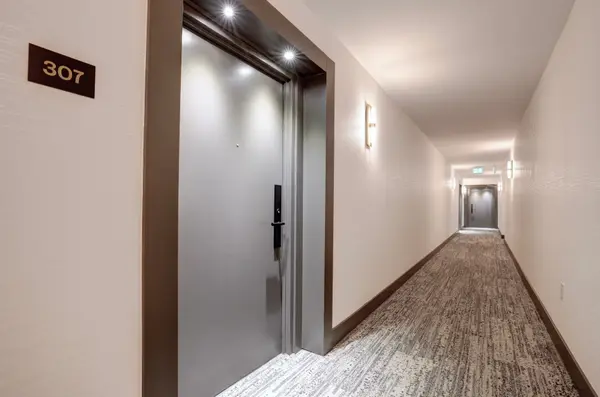 Oakville, ON L6J 7P6,185 Robinson ST #307