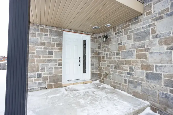 Cornwall, ON K6H 0G3,1117 Clement CT