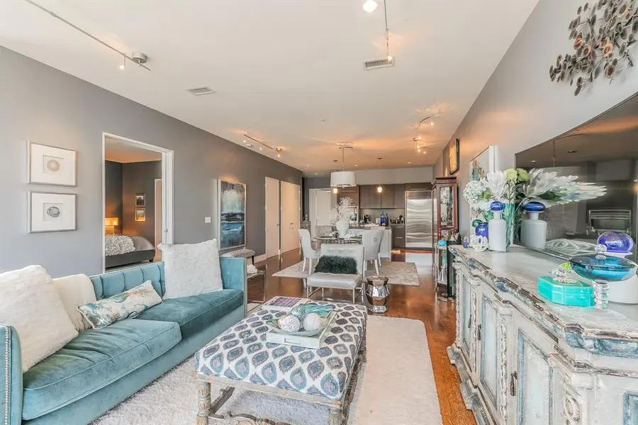 2200 Victory Avenue #1901, Dallas, TX 75219