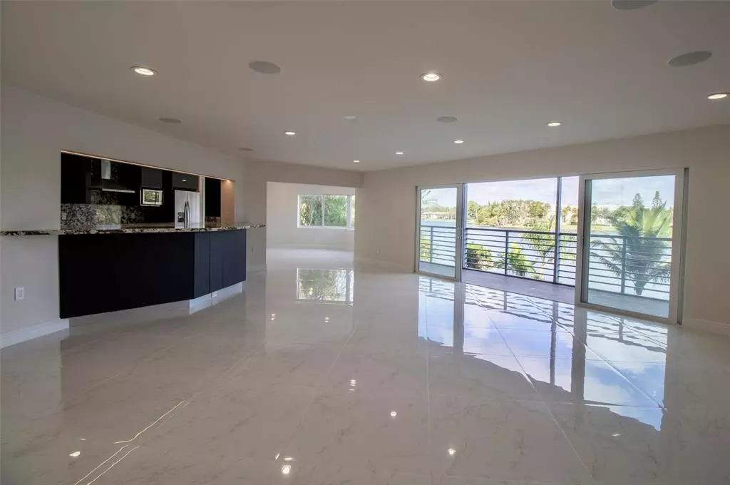 Miami, FL 33179,877 NE 195th St #222