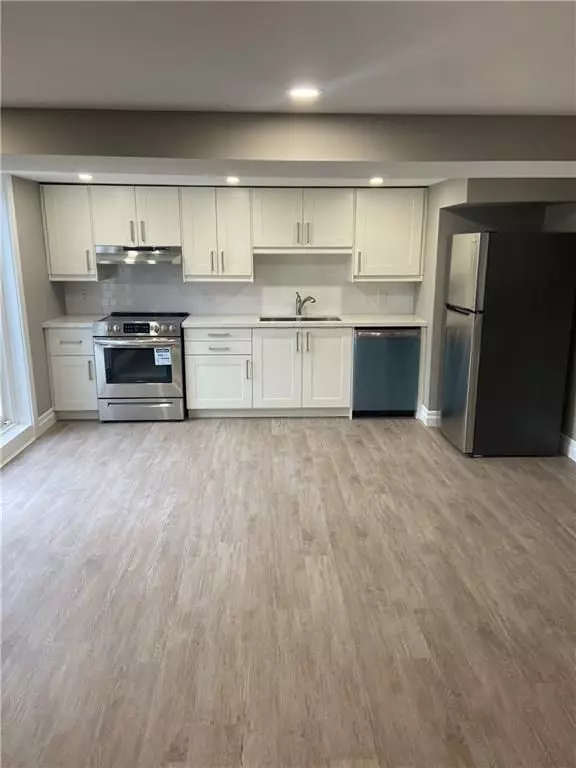 Hamilton, ON L8W 1S9,232 Eaglewood DR #2