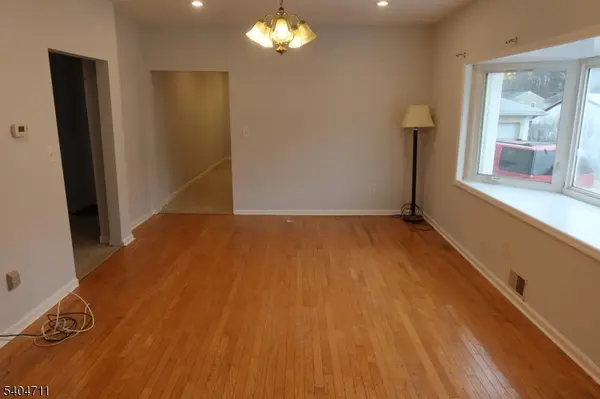 Elmwood Park Boro, NJ 07407,173 E 54Th St