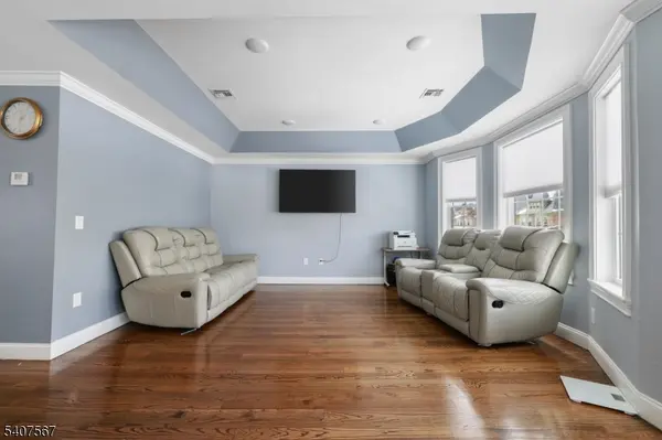 Newark City, NJ 07104,695 Ridge St